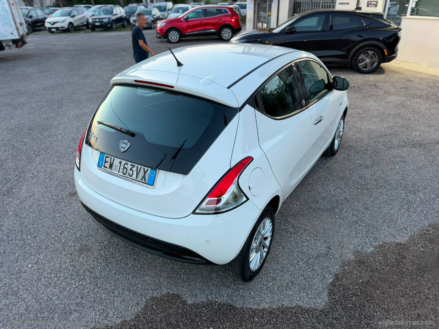 Ypsilon 0.9 T.Air 85CV 5p. Met.Ec. Gold - immagine 10