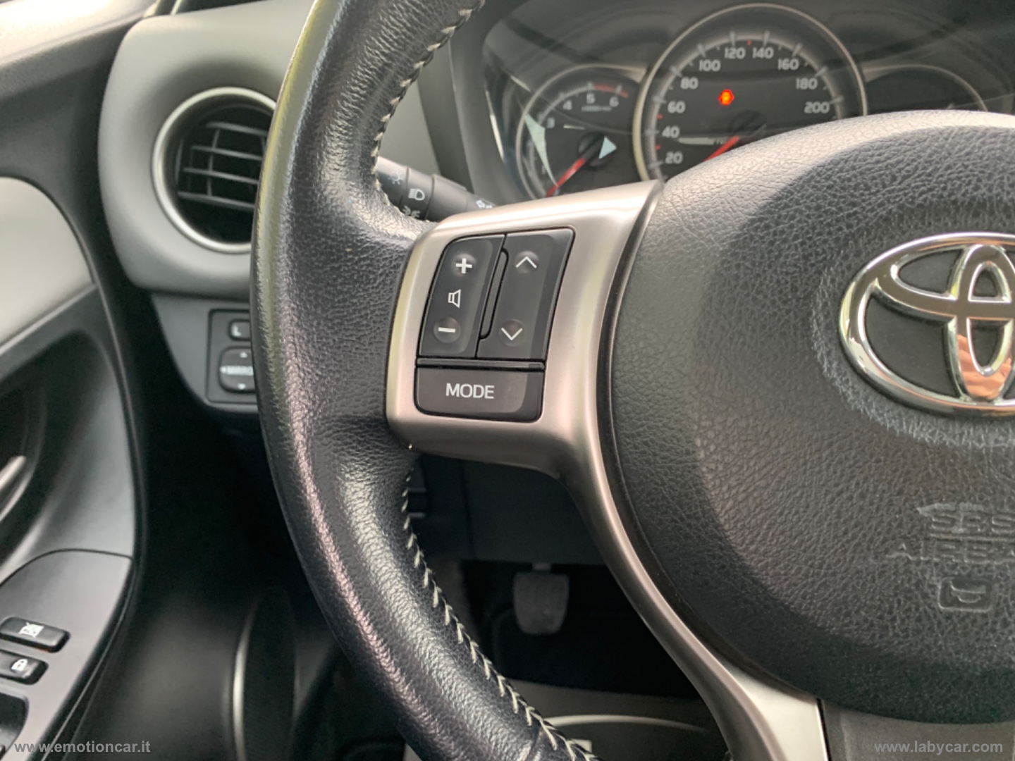 Yaris 1.4 D-4D 5p. Lounge -2016 - immagine 10