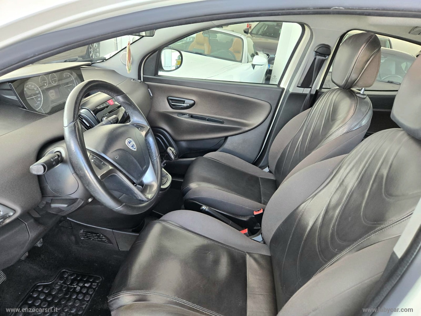 Ypsilon 1.3 MJT 95 CV 5p. S&S Platinum TETTO APRIBILE - immagine 10