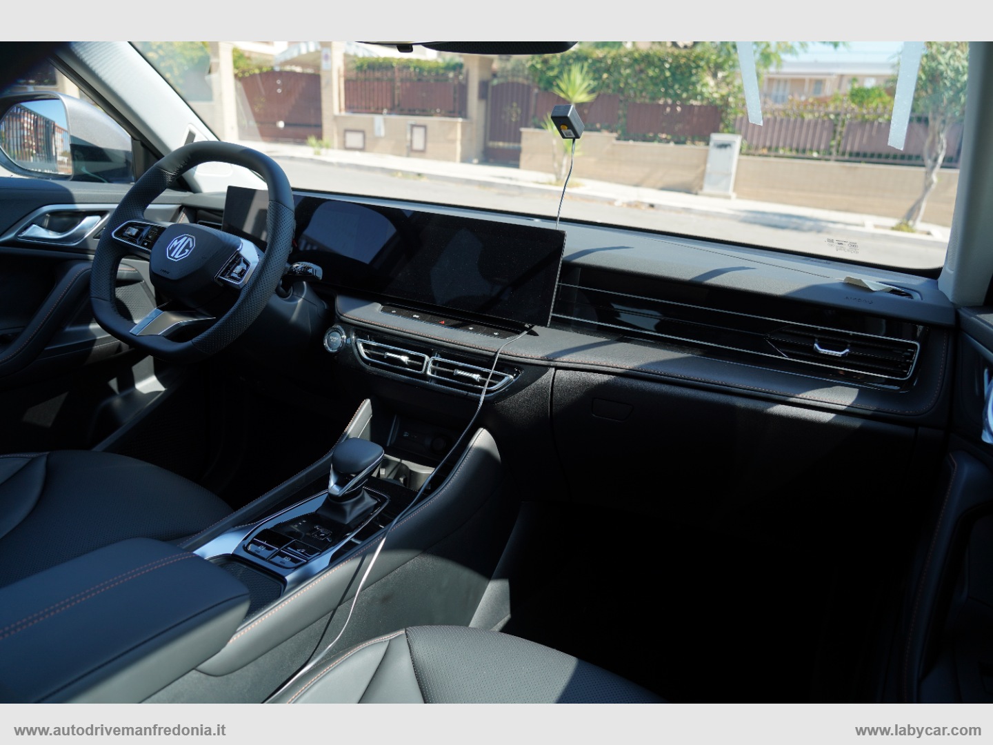 HS 1.5 PHEV Luxury - immagine 10