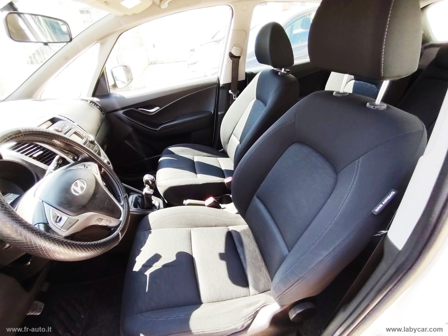 ix20 1.4 CRDI 77 CV Comfort - immagine 10