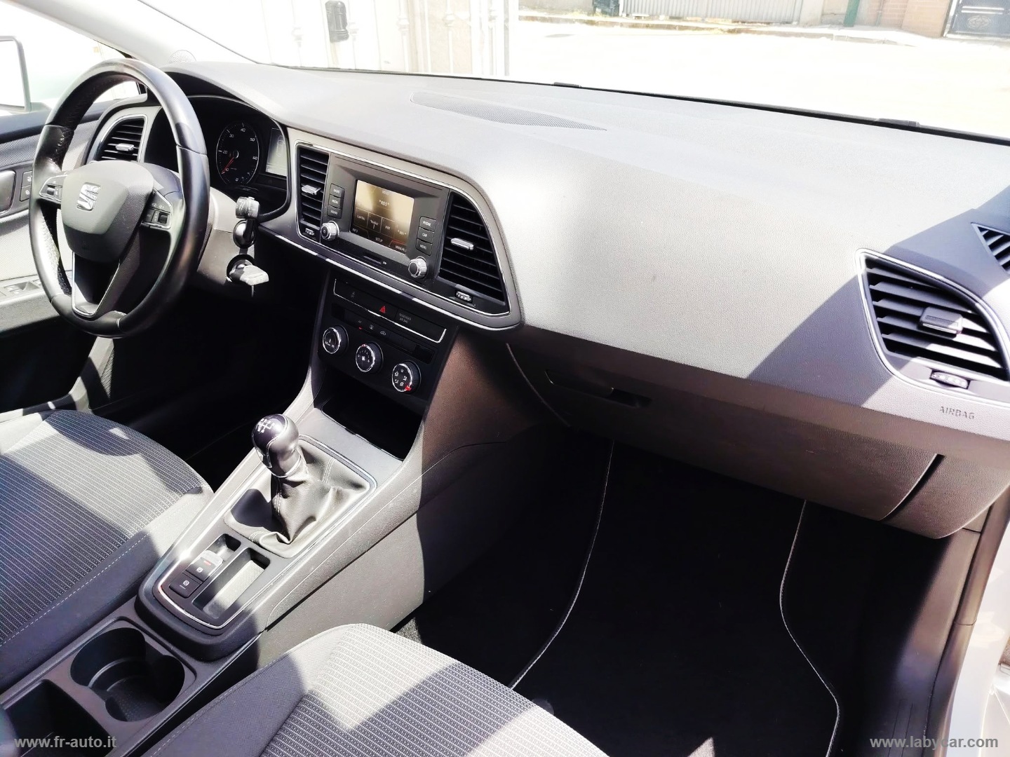 Leon 1.6 TDI 115 CV ST Black Edition - immagine 10
