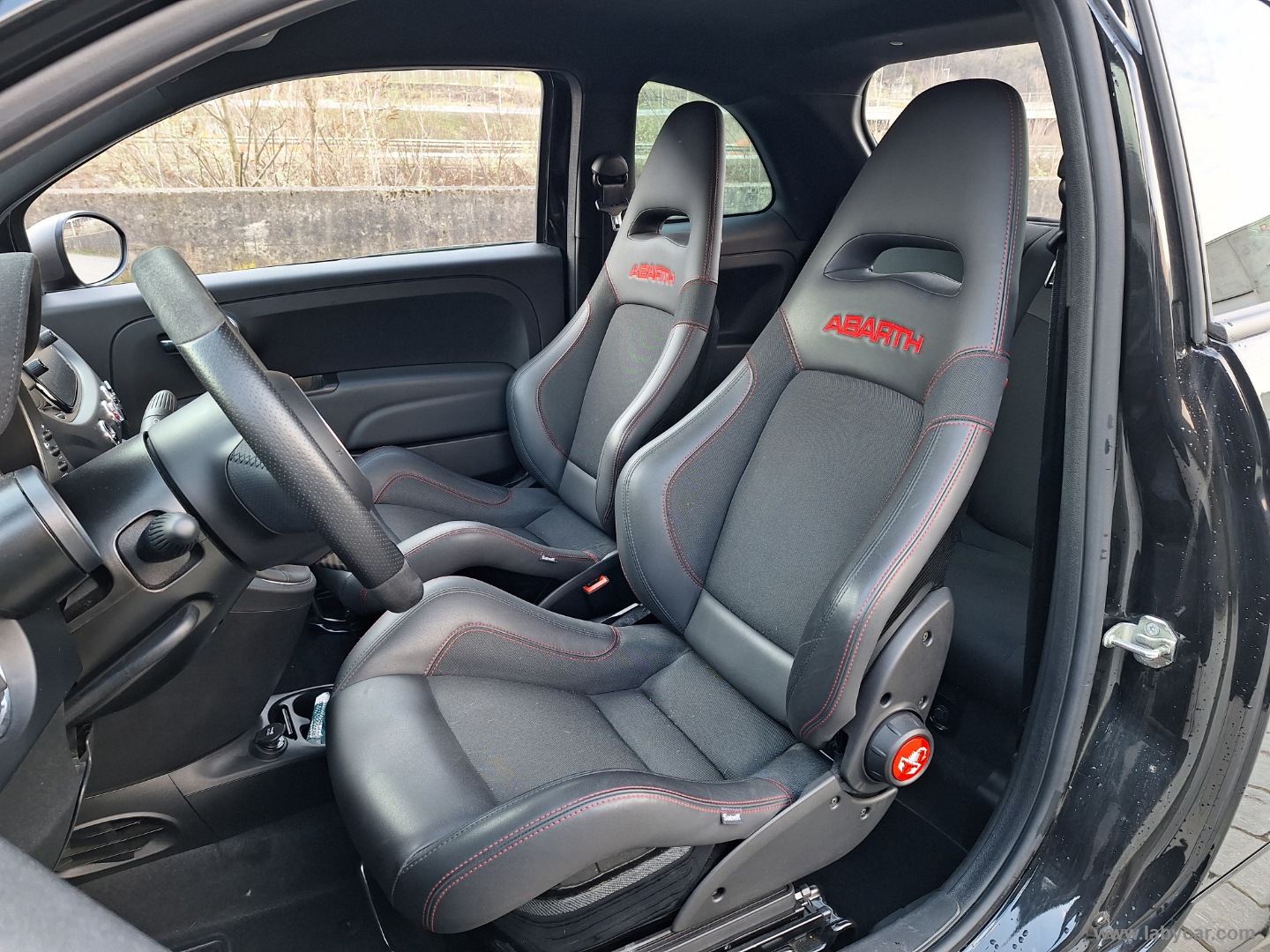 695 1.4 Turbo T-Jet 180 CV SABELT CARBONIO - immagine 10