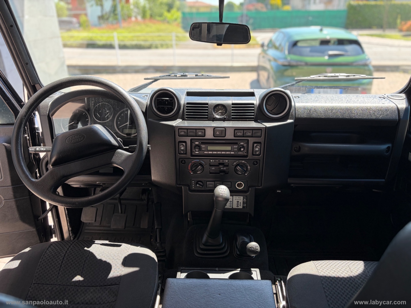 Defender 90 2.4 TD4 Station Wagon SE - immagine 10