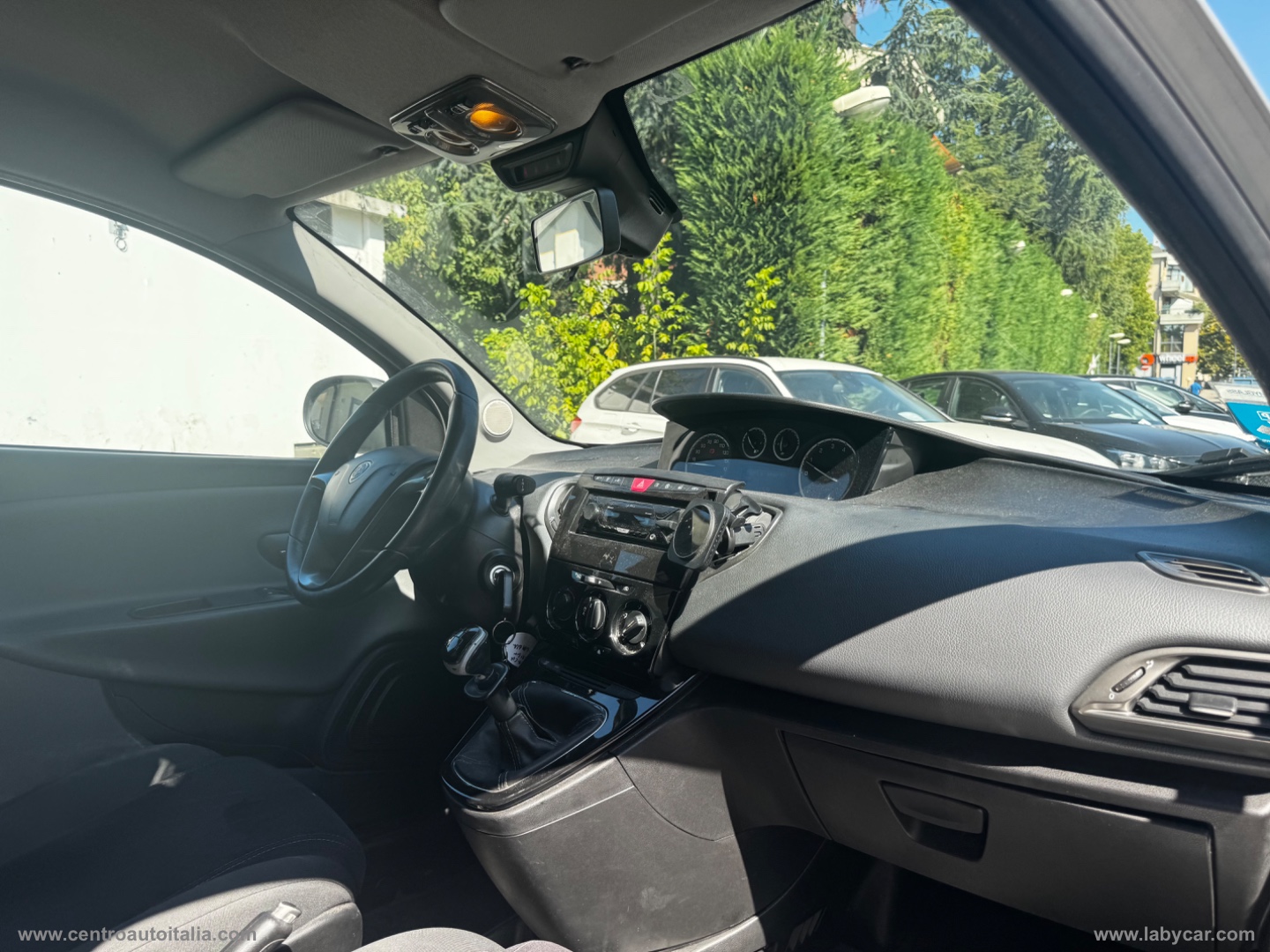 Ypsilon 0.9 T.Air 85 CV 5p. S&S Silver - immagine 10
