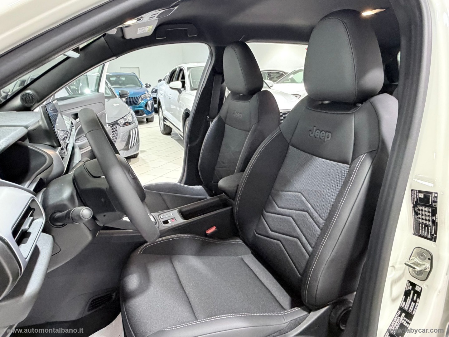 Avenger 1.2 Turbo 110CV e-Hybr.Black Ed. - immagine 10
