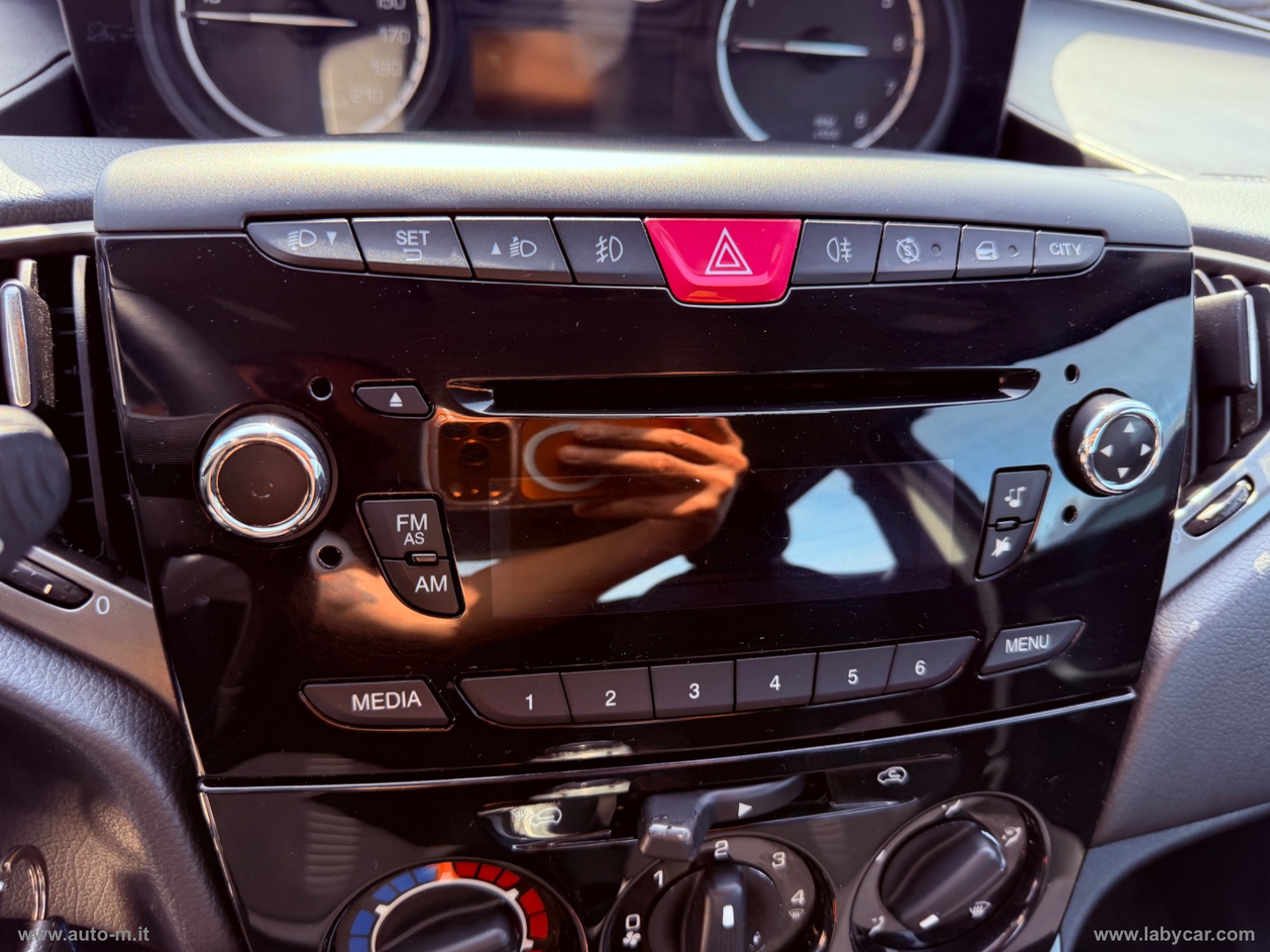 Ypsilon 1.2 69 CV 5p. S&S Gold - immagine 10