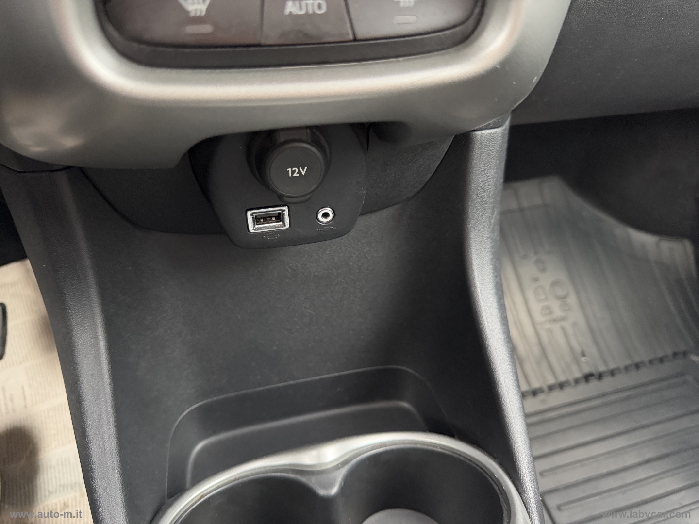 Aygo 1.0 VVT-i 69 CV 3p. x-cool TSS - immagine 10