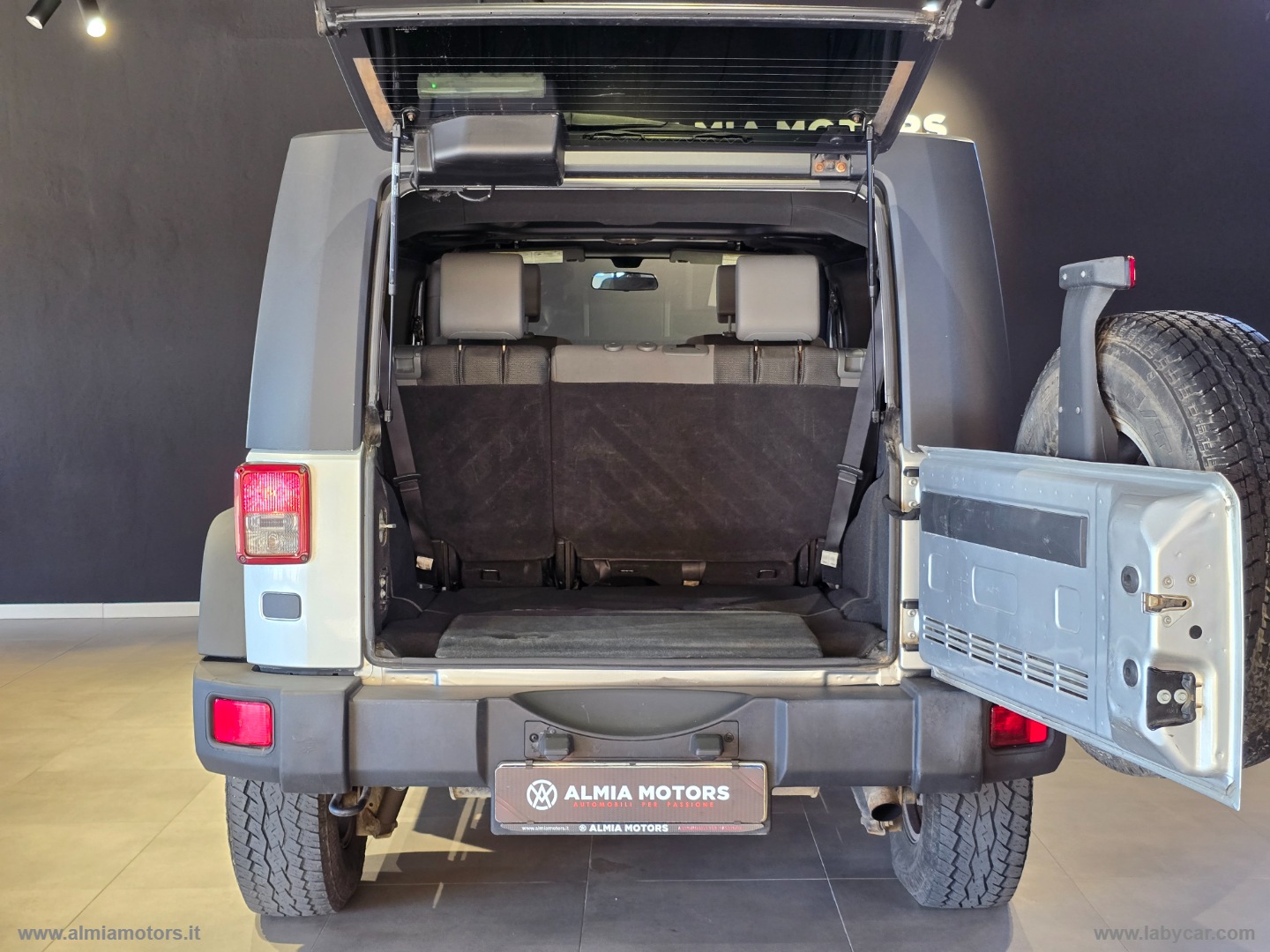 Wrangler Unlimited 2.8 CRD Sport Auto - immagine 10