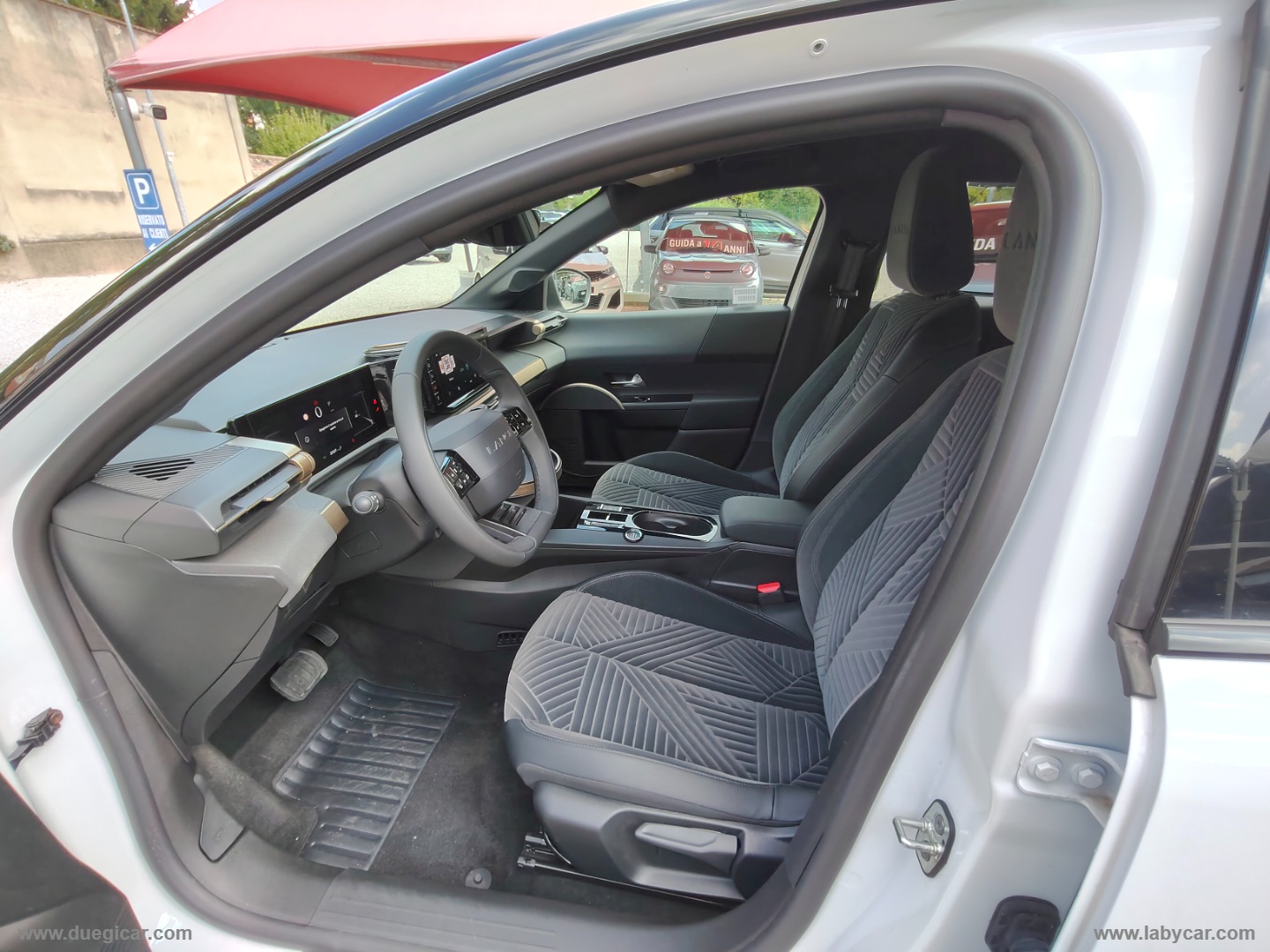 Ypsilon Hybrid e-DCT LX - immagine 10