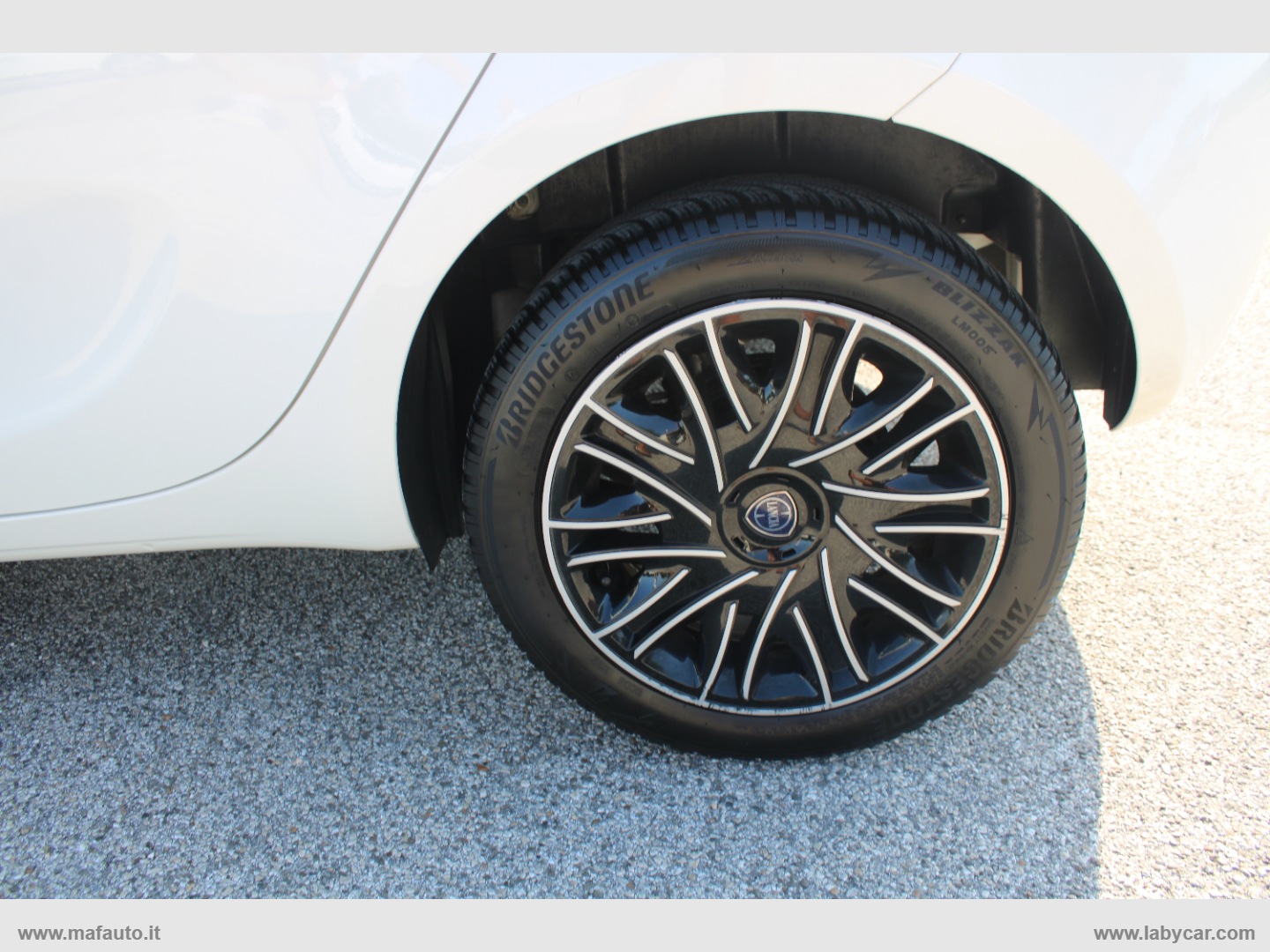 Ypsilon 1.0 FireFly 5p.S&S Hyb. Eco Gold - immagine 11