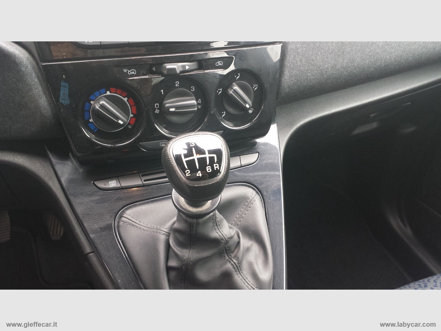 Ypsilon 1.0 FireFly 5p HYBRID - immagine 11