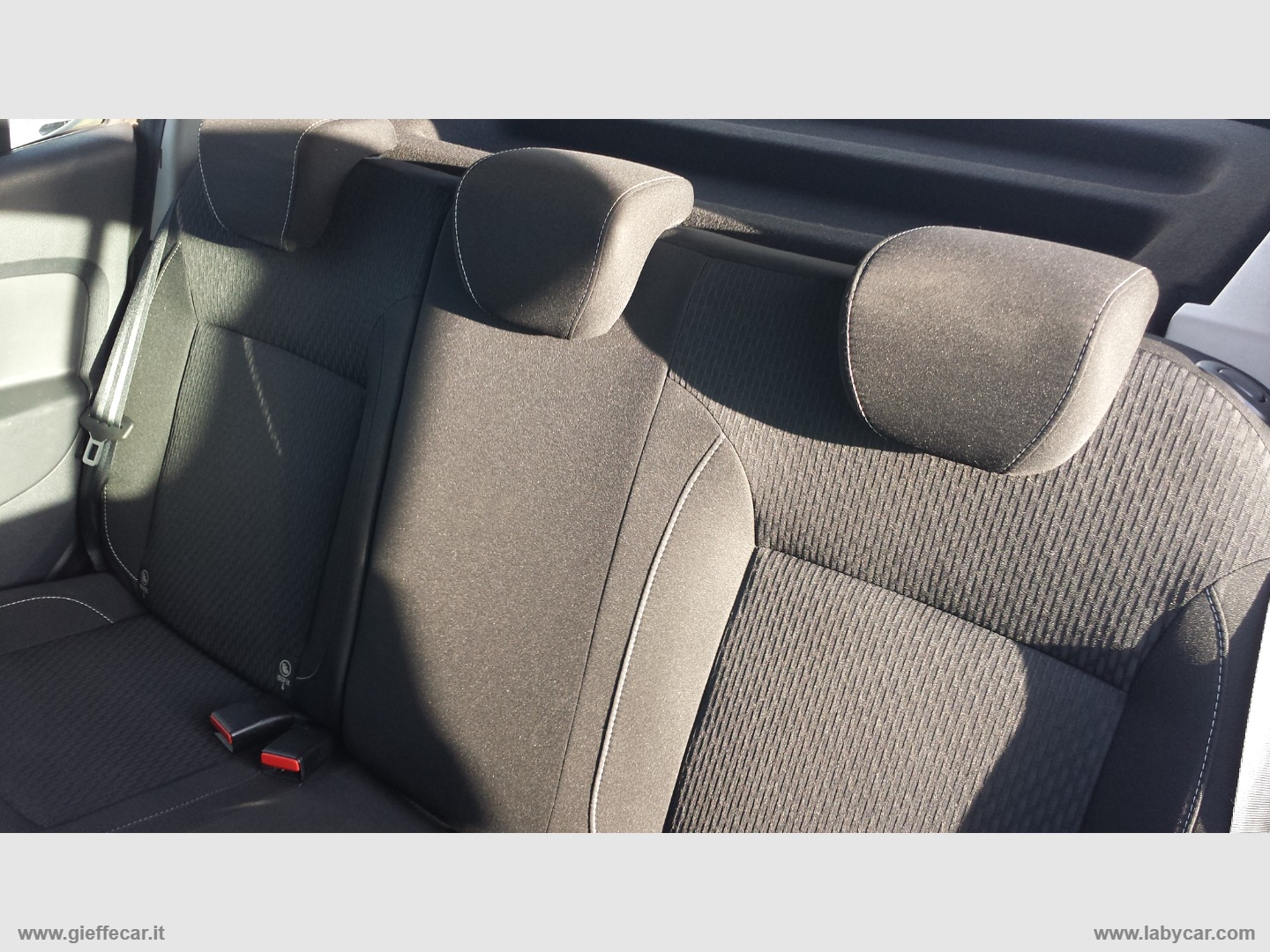 Sandero 1.0 SCe 12V 75 CV Lauréate - immagine 11