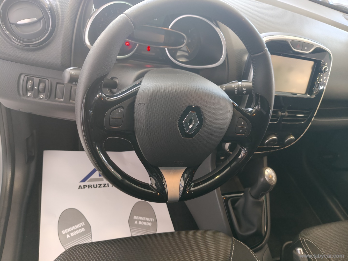 Clio 1.2 75 CV 5p. Costume National - immagine 11