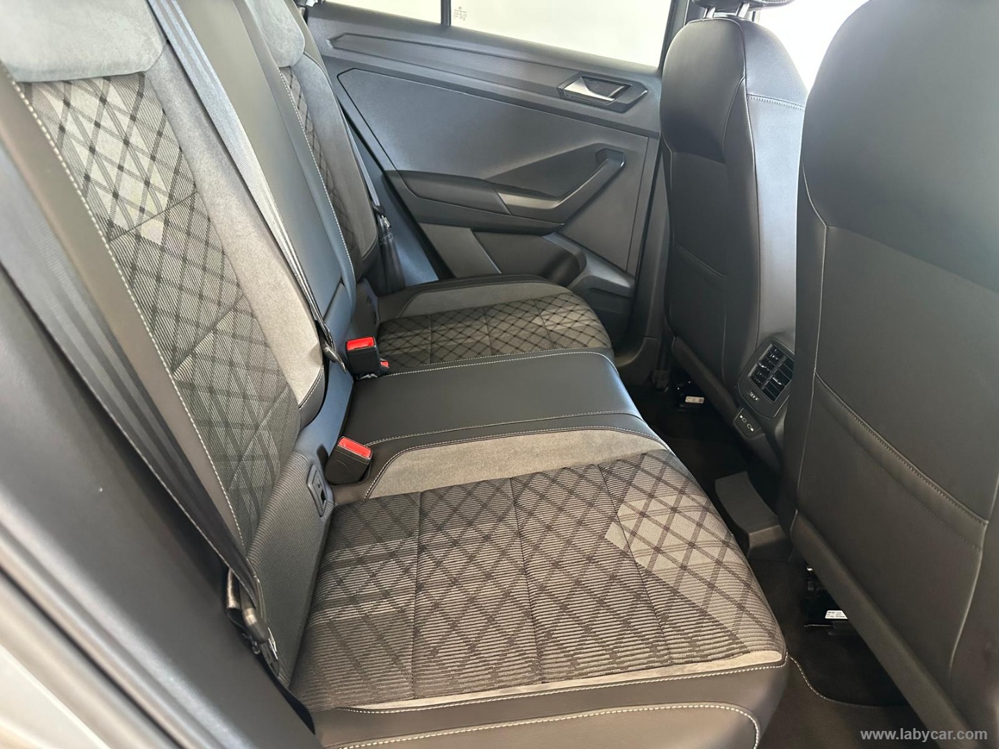 T-Roc 2.0 TDI SCR 150 CV DSG R-Line Plus - immagine 11