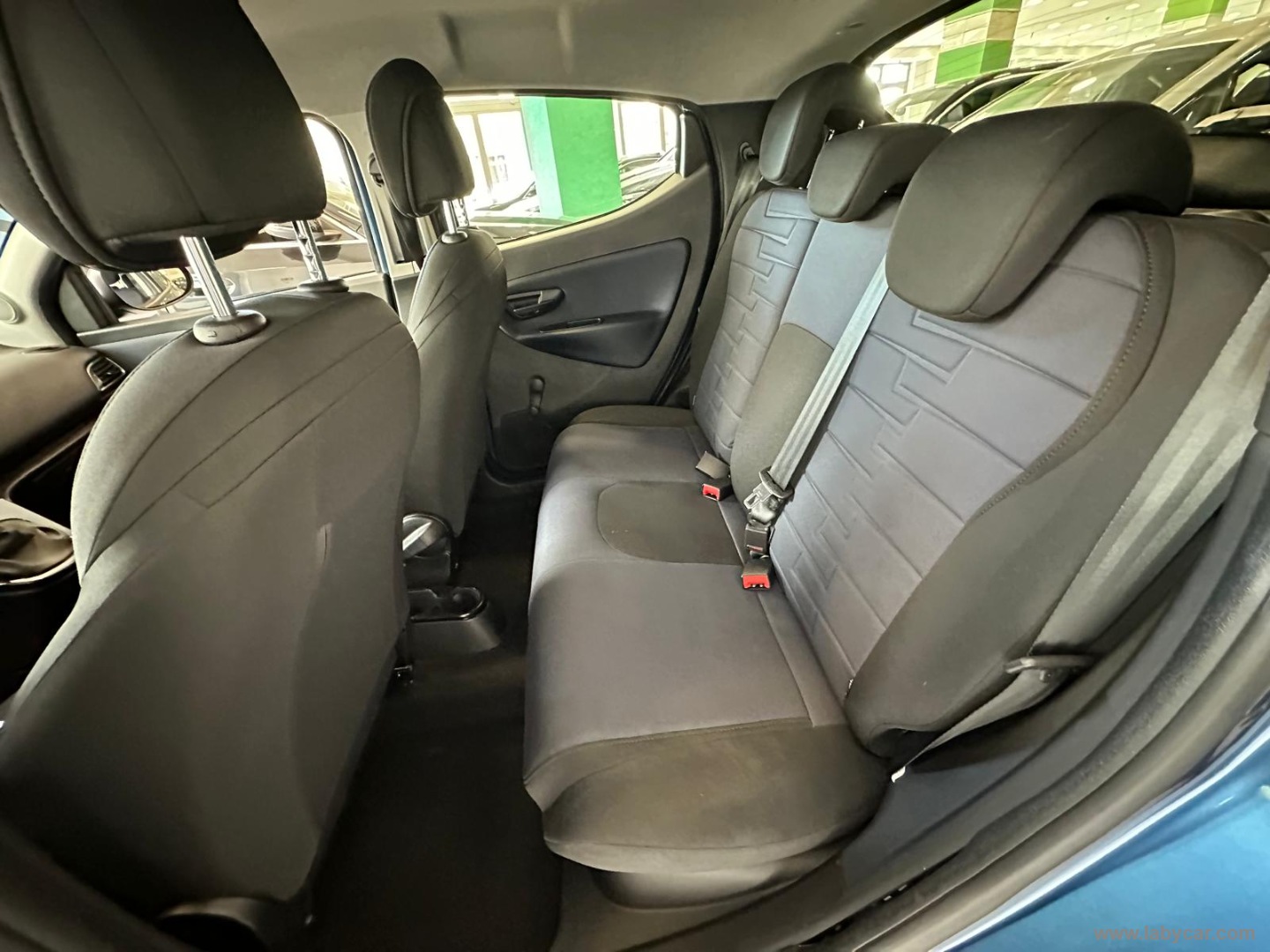 Ypsilon 1.0 FireFly 5p.S&S Hyb. Platino - immagine 11