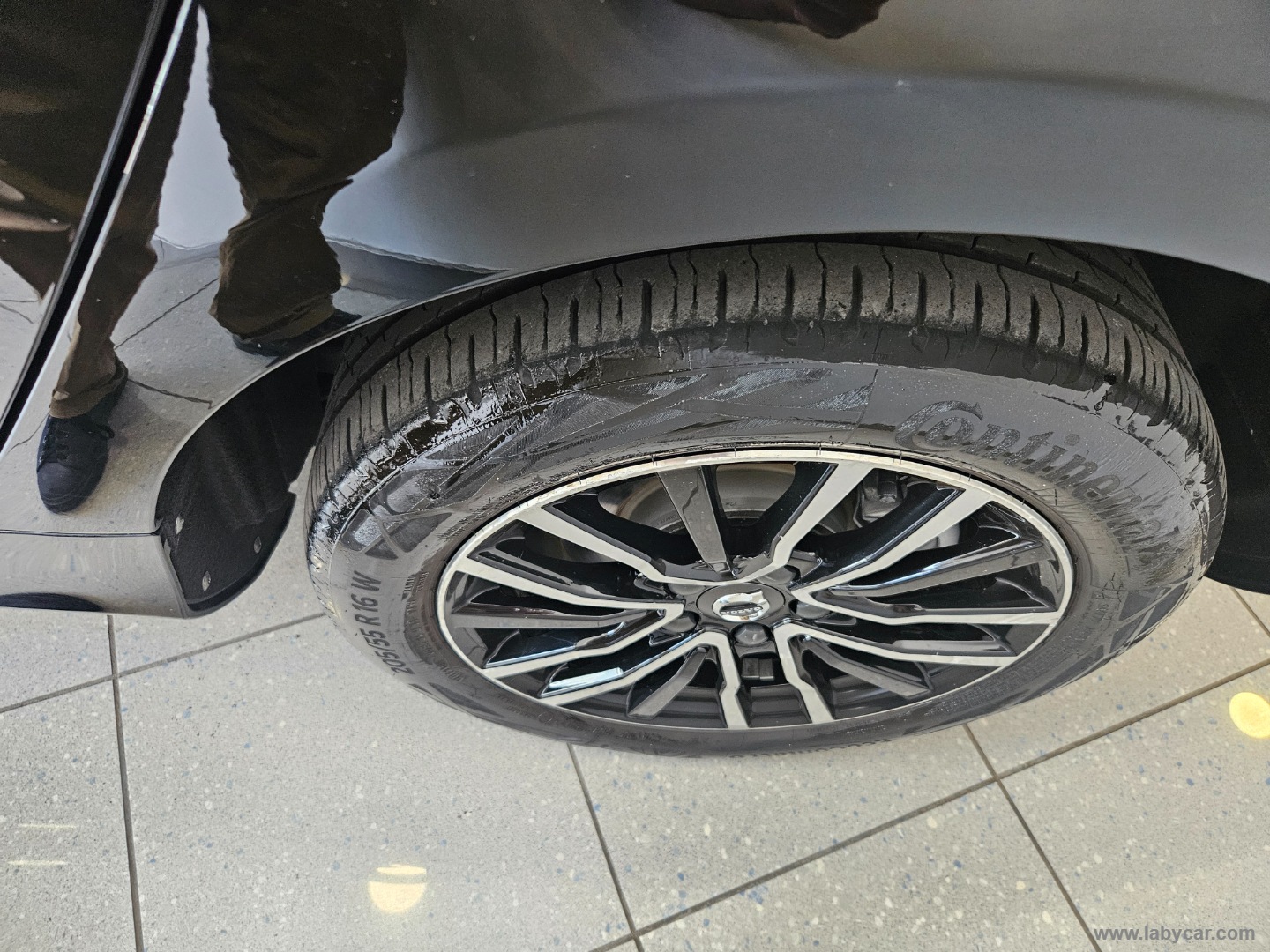 V40 D2 Momentum - immagine 11