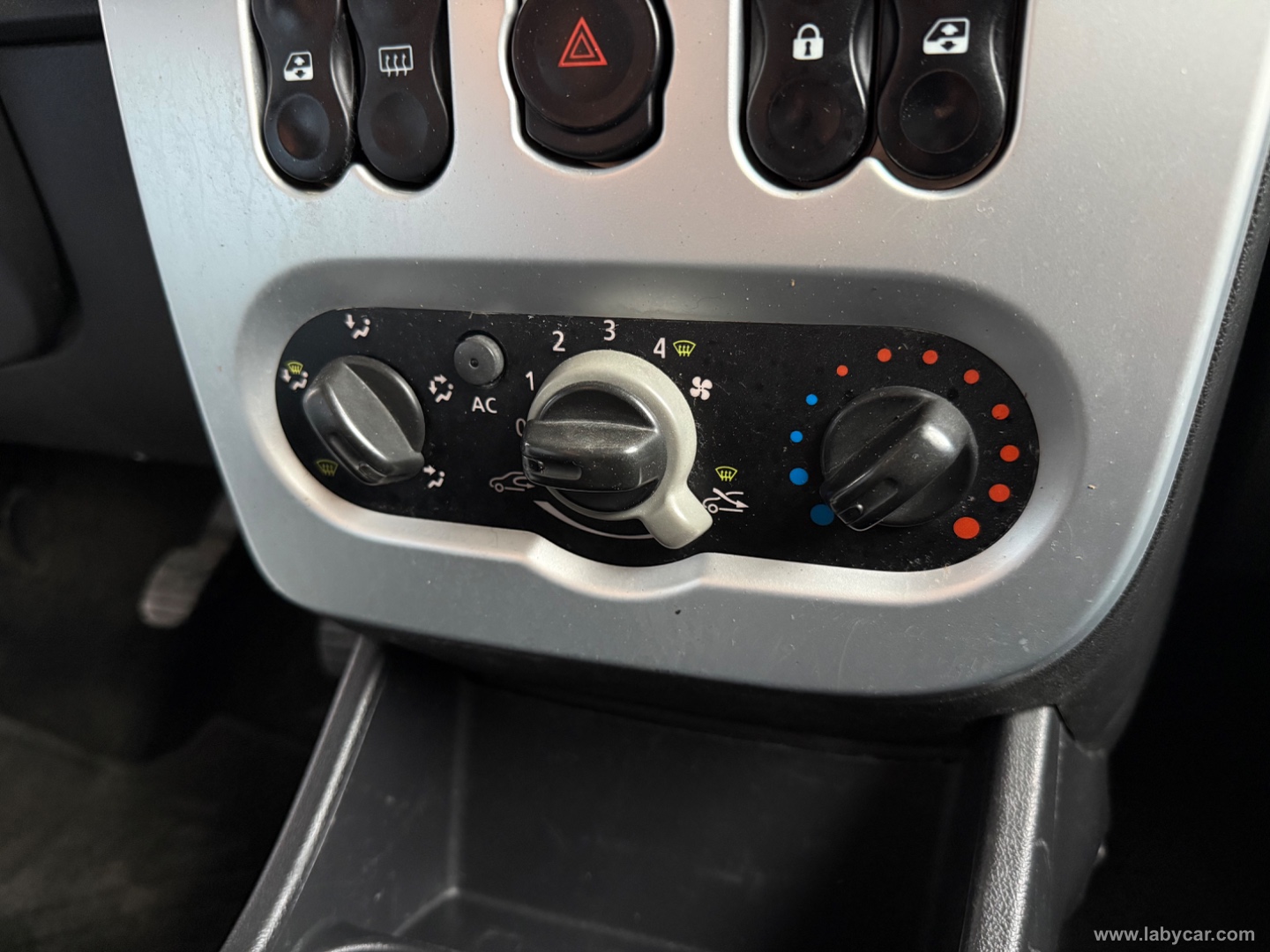 Logan MCV 1.5 dCi 90 CV 5p.ti Blackline - immagine 11