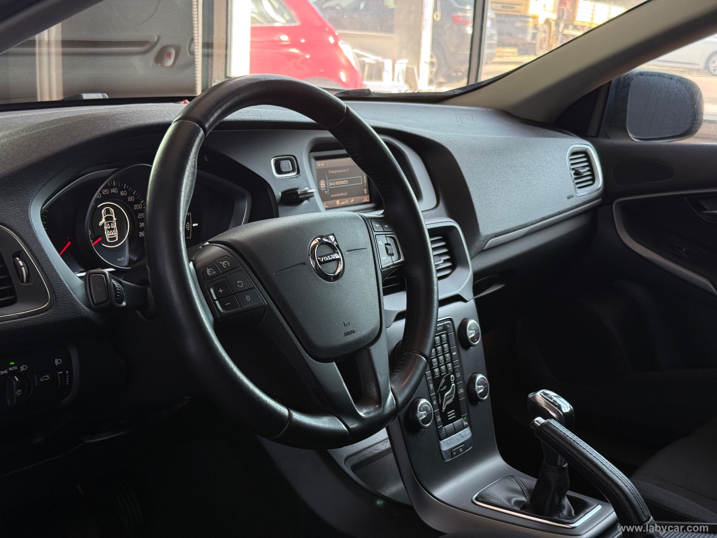 V40 D2 Momentum N1 GANCIO TRAINO - immagine 11