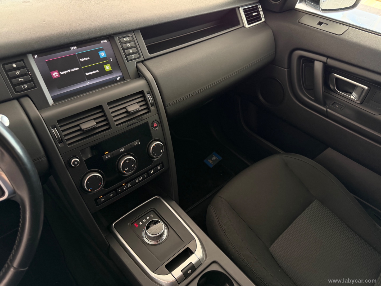 Discovery Sport 2.0 TD4 150 CV Pure - immagine 11