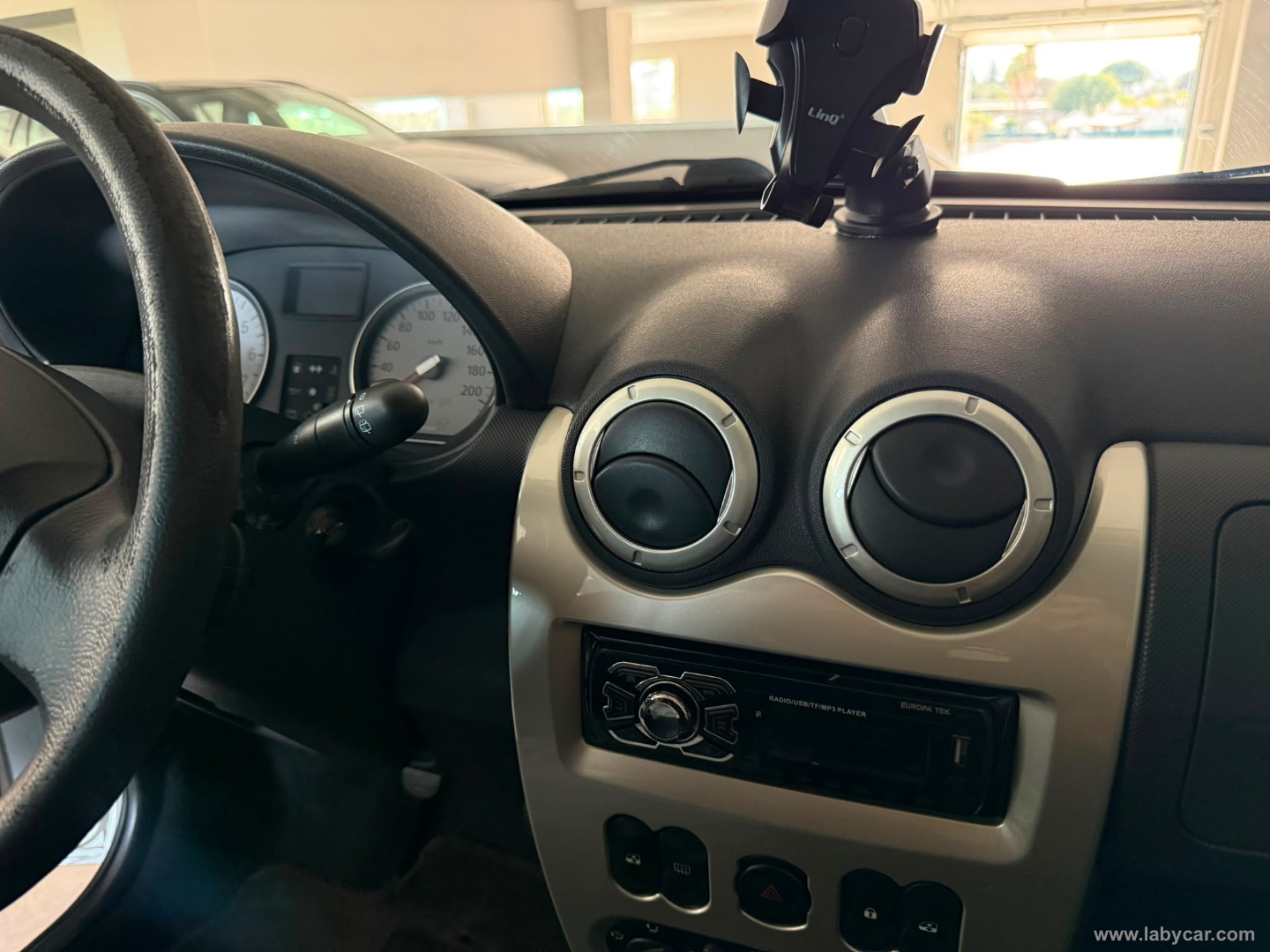 Logan MCV 1.6 85 CV GPL 7p.ti Blackline - immagine 11