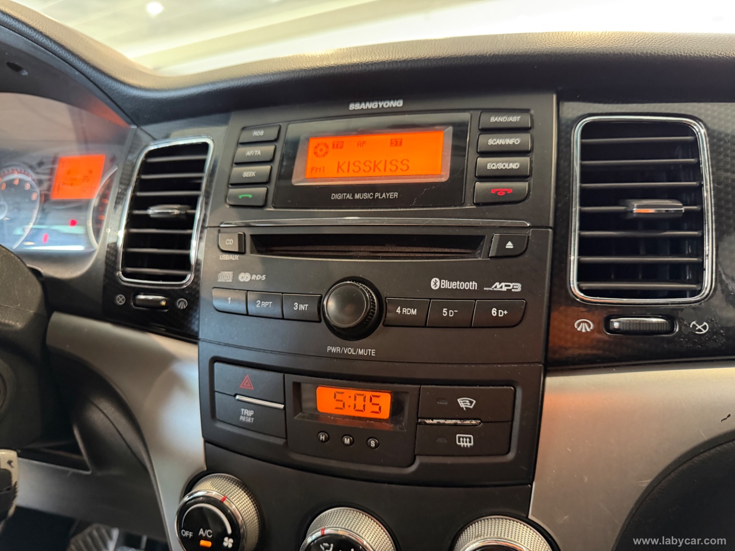 Korando 2.0 2WD MT GPL C - immagine 11