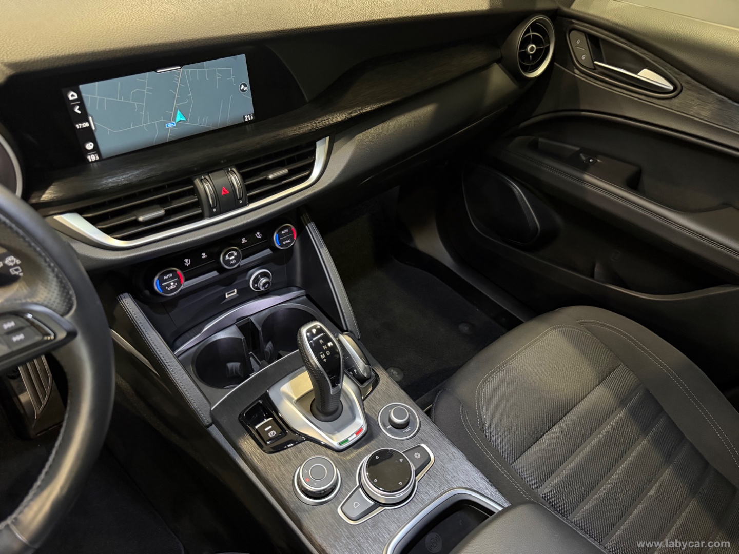 Stelvio 2.2 T.d. 190 CV AT8 Q4 Sup. Bus. - immagine 11