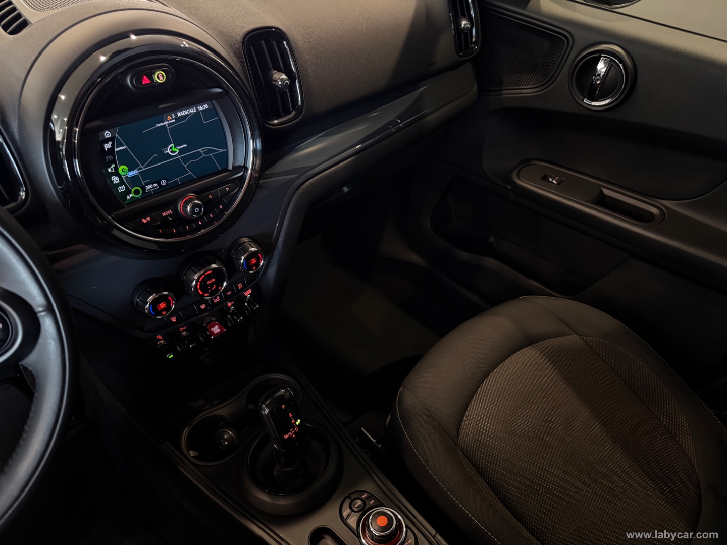 Mini Cooper D Business Countryman Aut. - immagine 11