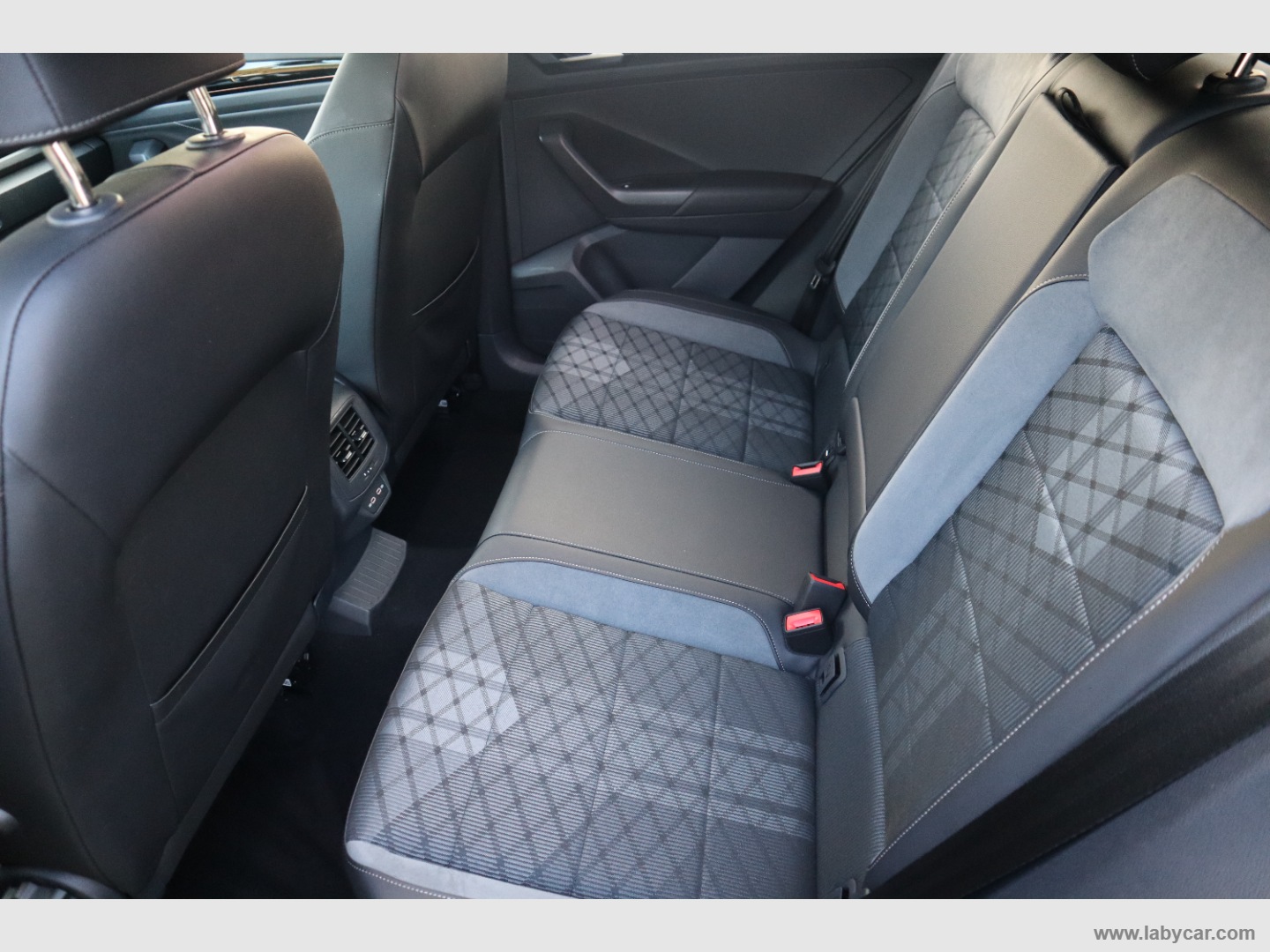 T-Roc 1.0 TSI R-Line - immagine 11