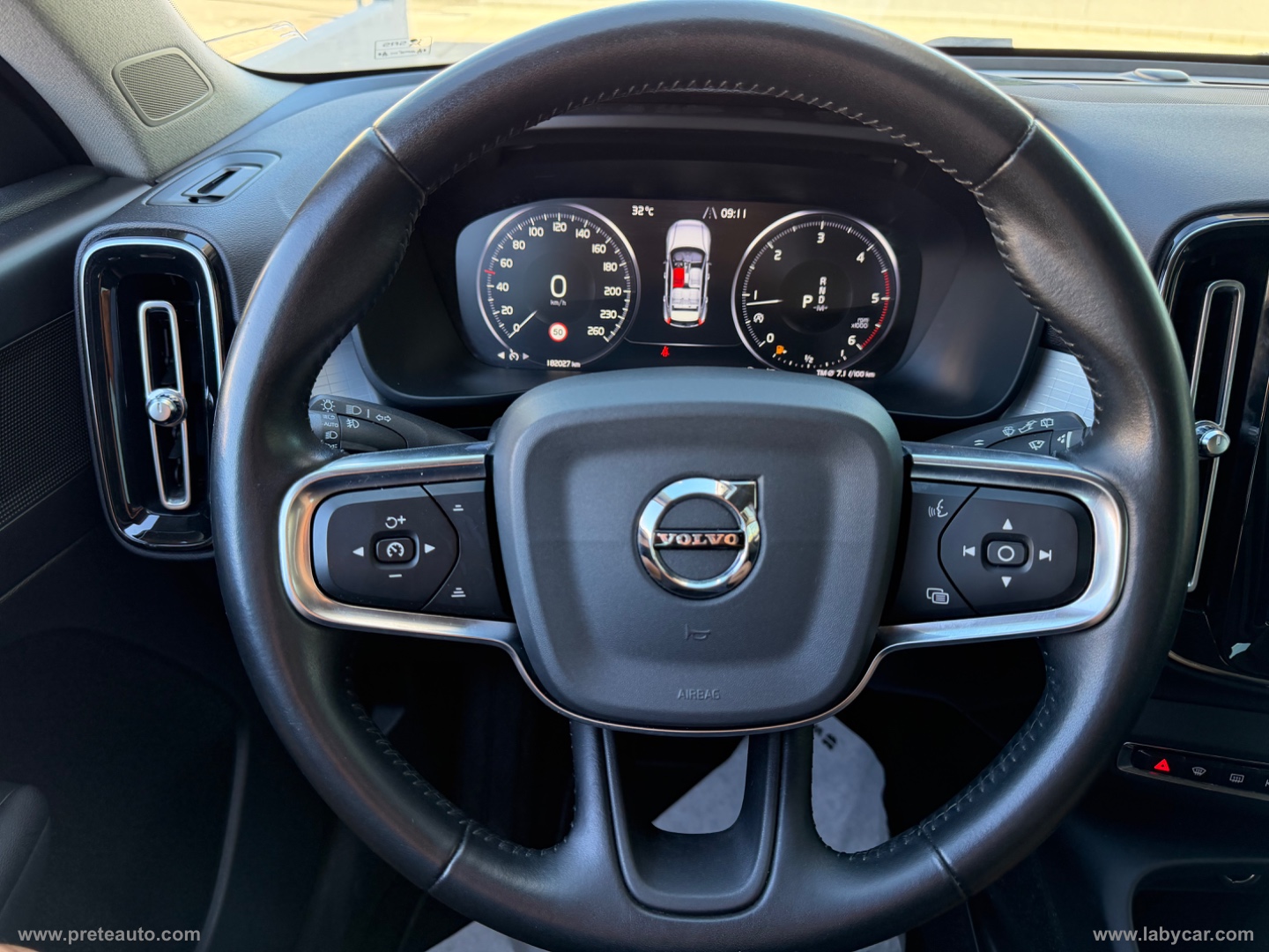 XC40 D3 AWD Geartronic Momentum - immagine 11