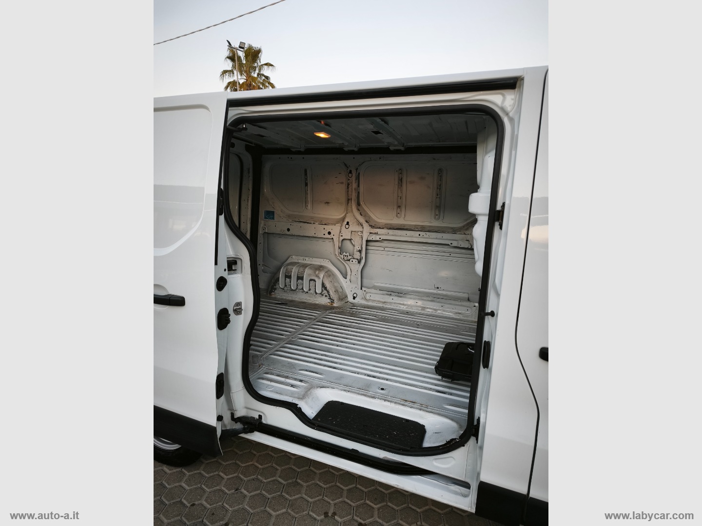 TRAFIC 2.0 DCI 130CV FURGONE ADVANCE - immagine 11
