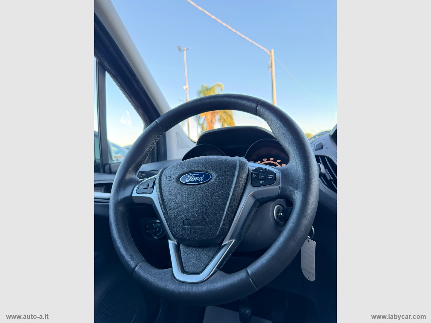 Tourneo Courier 1.0 EcoBoost 100 CV TITANIUM - immagine 11