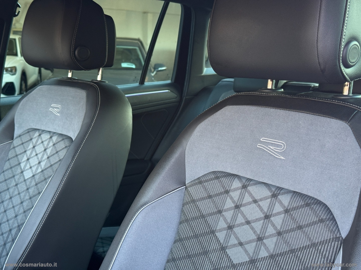 Tiguan 2.0 TDI 150CV DSG R-Line 2023 LUCI AMBIENTE - immagine 11