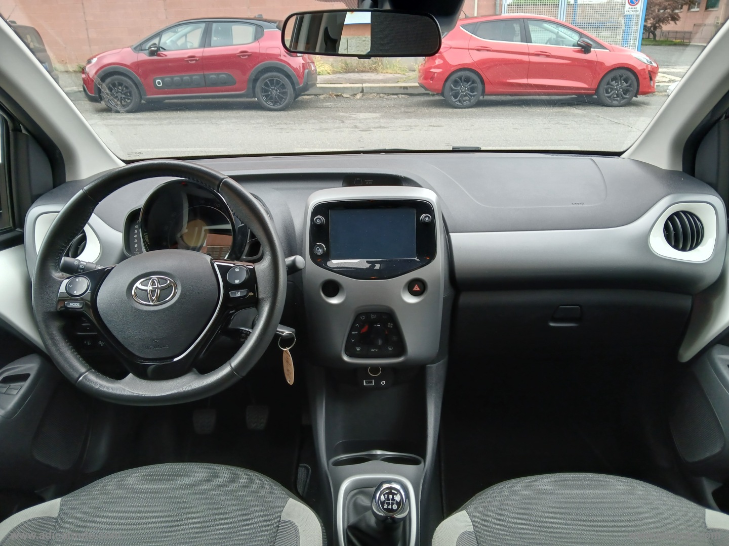 Aygo Connect 1.0 VVT-i 72 CV 5p. x-cool - immagine 11