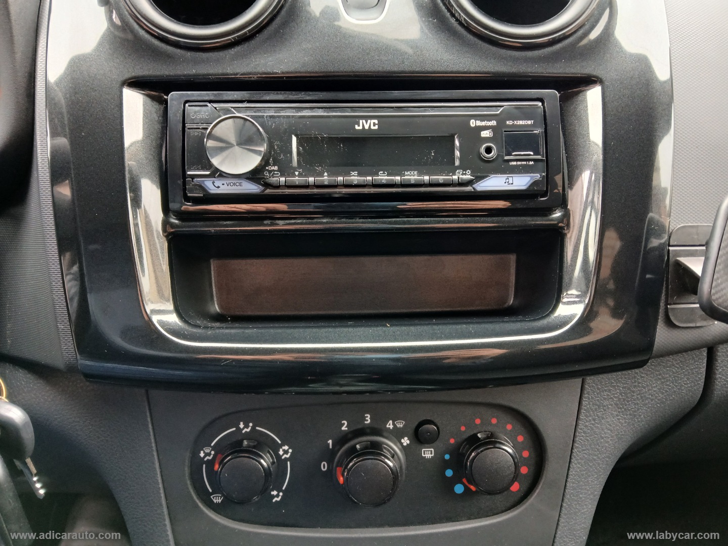 Logan MCV 1.0 SCe 12V 75CV S&S - immagine 11
