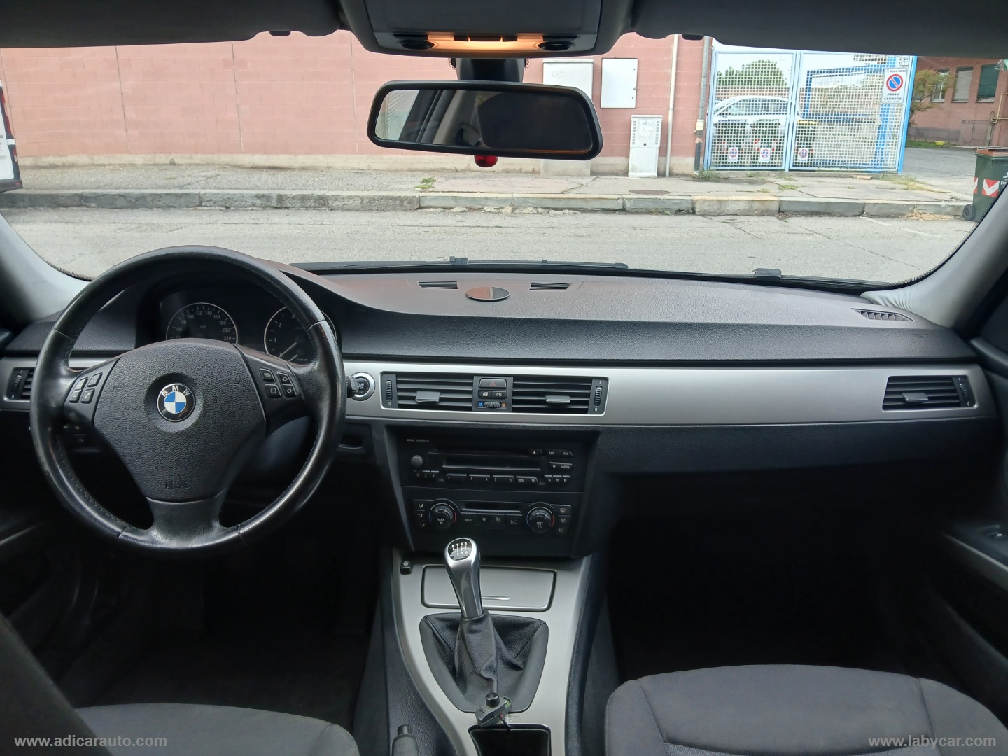 320i - immagine 11