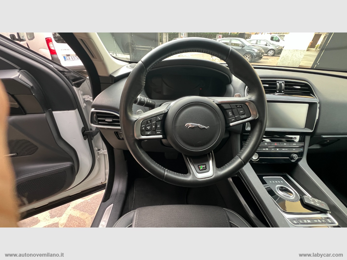 F-Pace 2.0 D 180 CV R-Sport FOTO REALE E PREZZO REALE - immagine 11