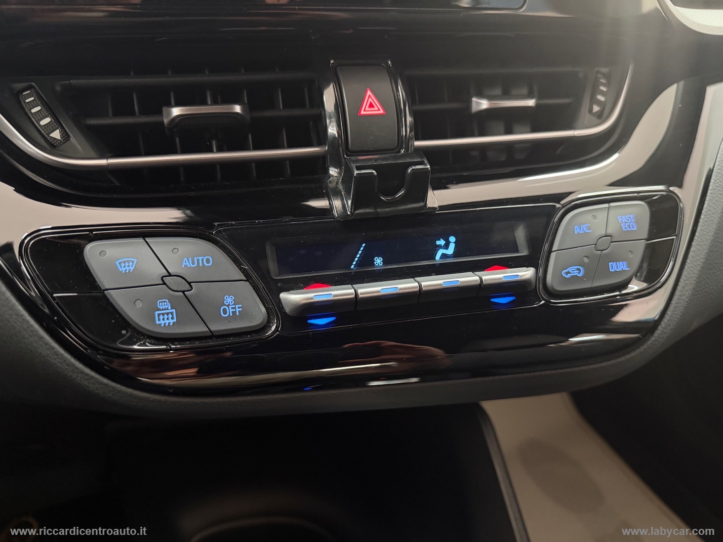 C-HR 1.8 Hybrid E-CVT Active - immagine 11