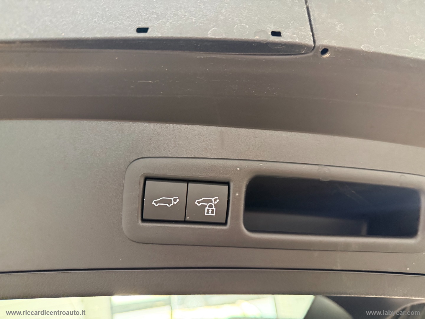 UX 300e Luxury - immagine 11