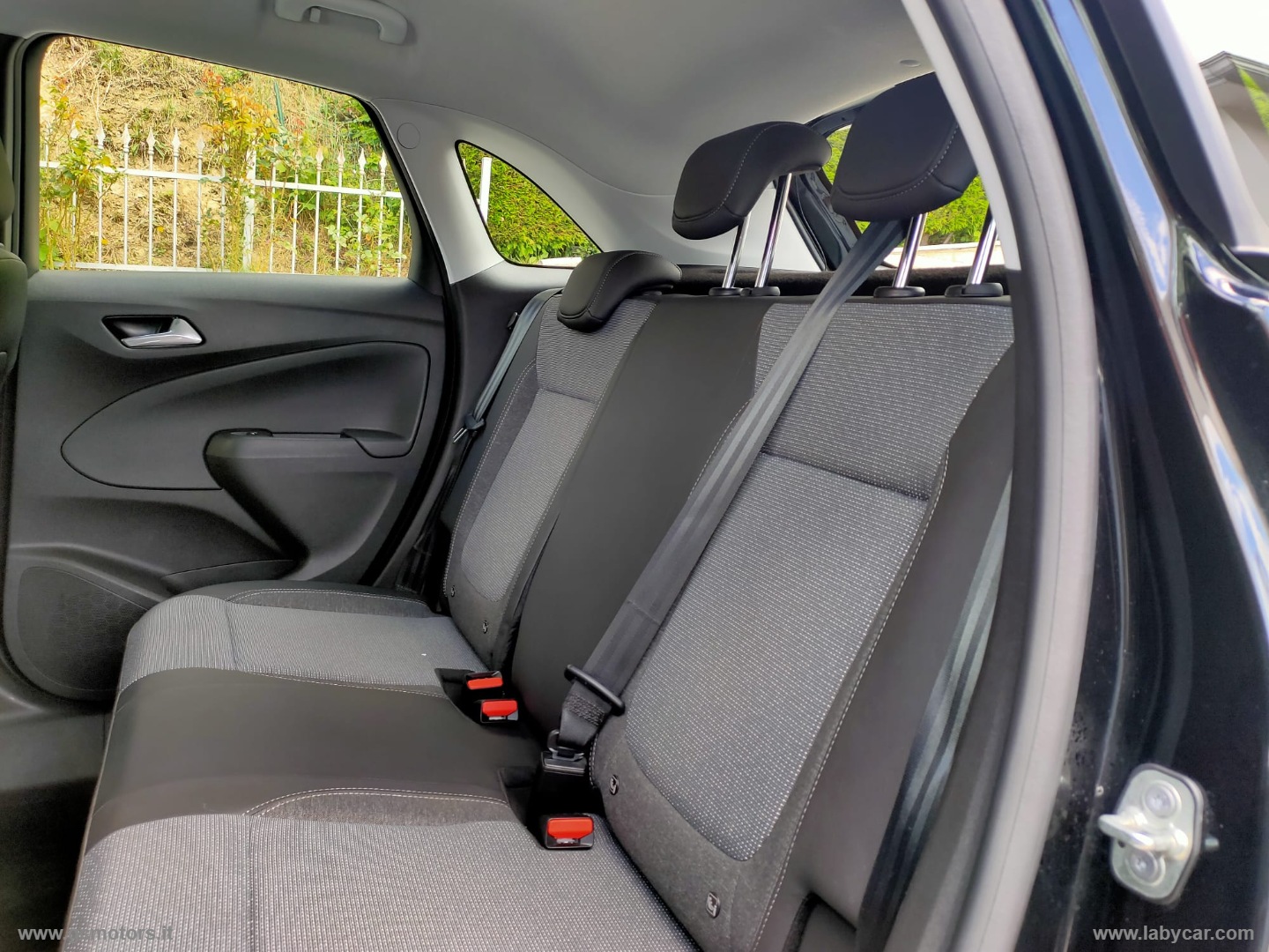 Opel Crossland Crossland 1.2 T. 12V 130CV aut.S&S Eleg. - Immagine 11