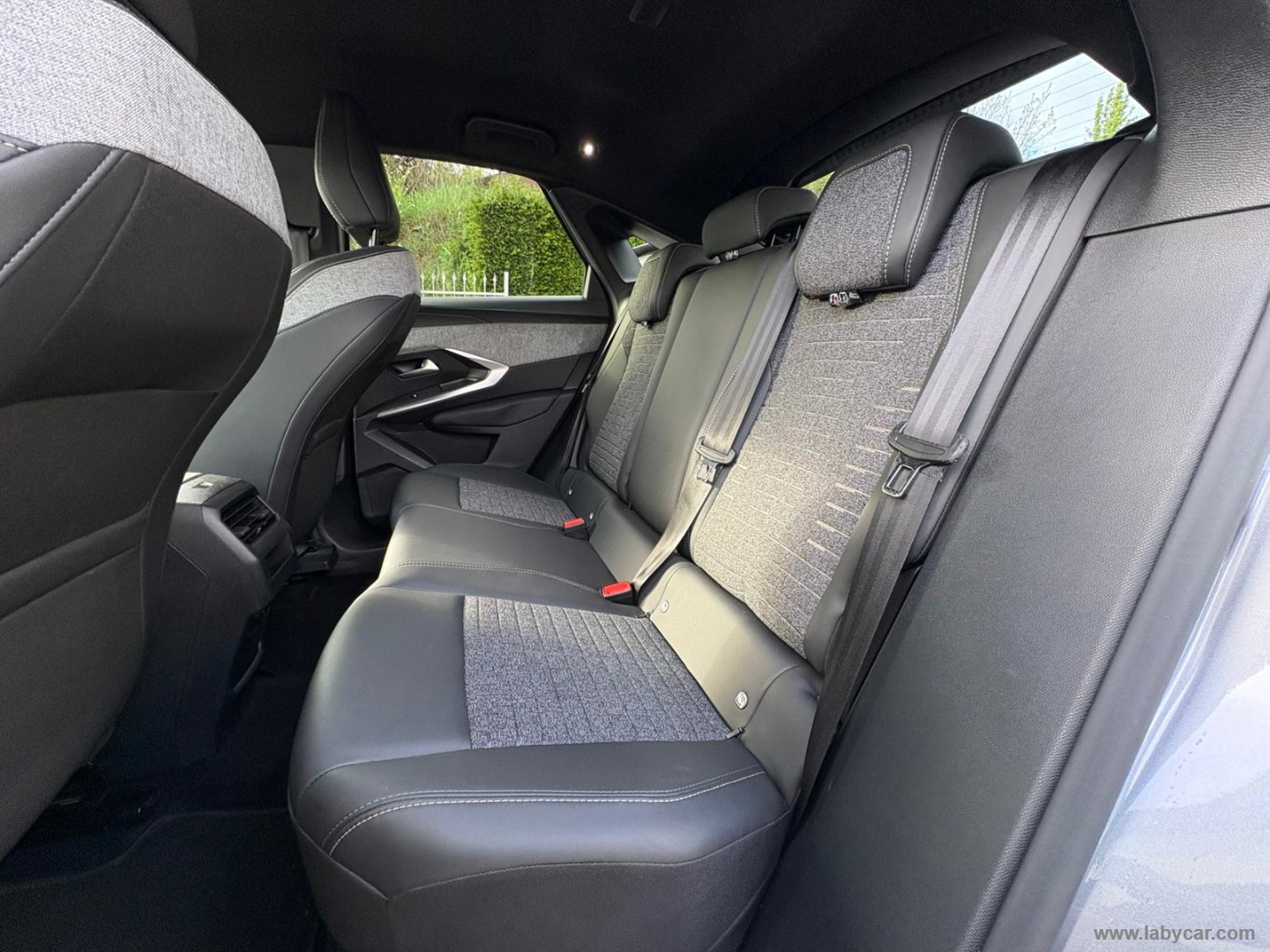 3008 Hybrid 136 e-DCS6 Allure - immagine 11