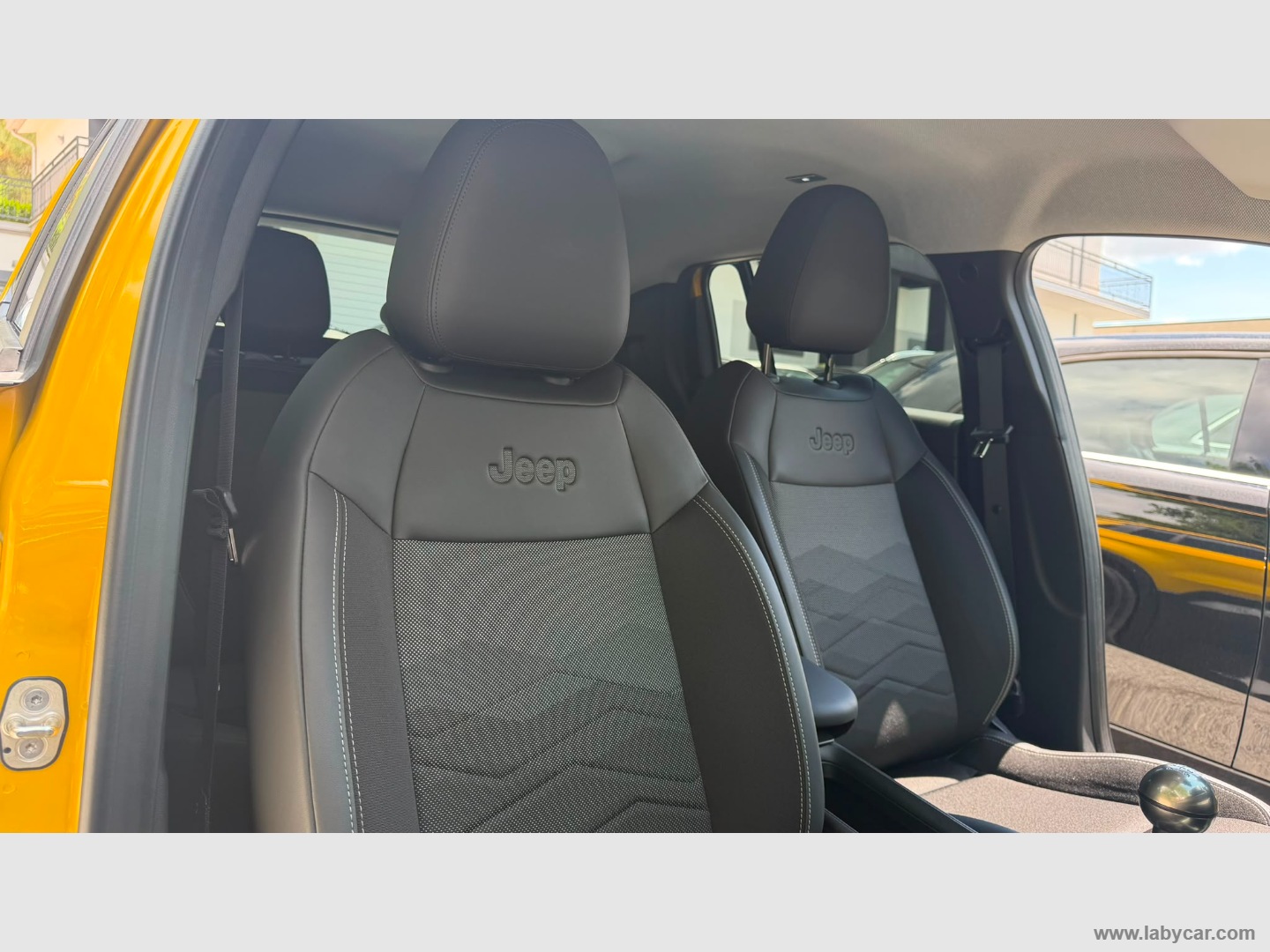 Jeep Avenger 1.2 Turbo Summit - Immagine 11
