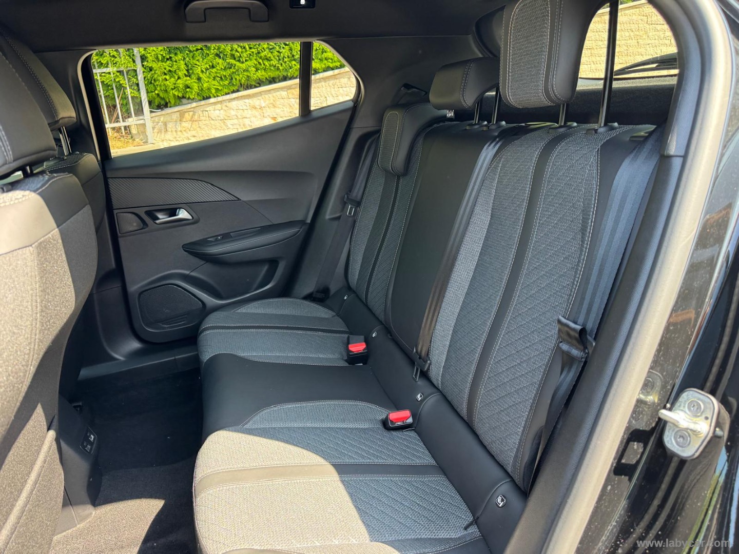 Peugeot 2008 PureTech 130 S&S EAT8 Allure - Immagine 11