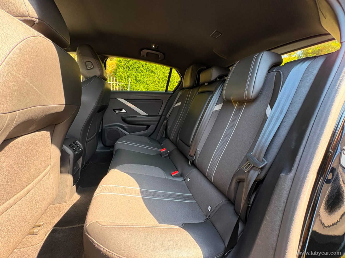 Opel Astra 1.6 PHEV 180 CV AT8 GS - Immagine 11