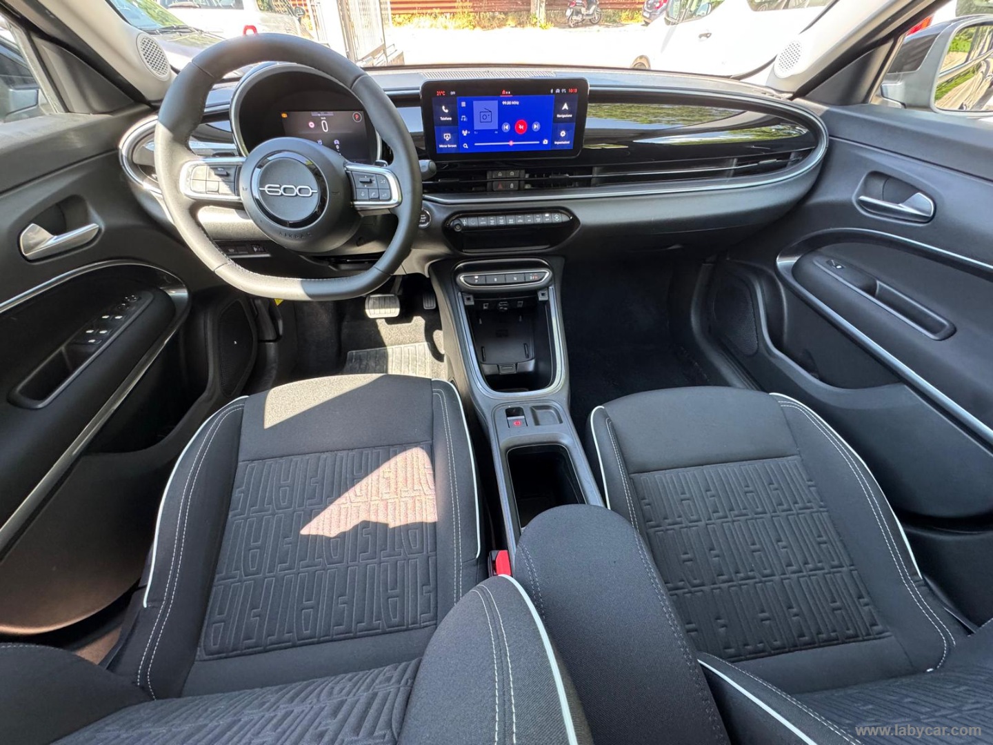 Fiat 600 Hybrid 145 CV DCT MHEV Icon - Immagine 11