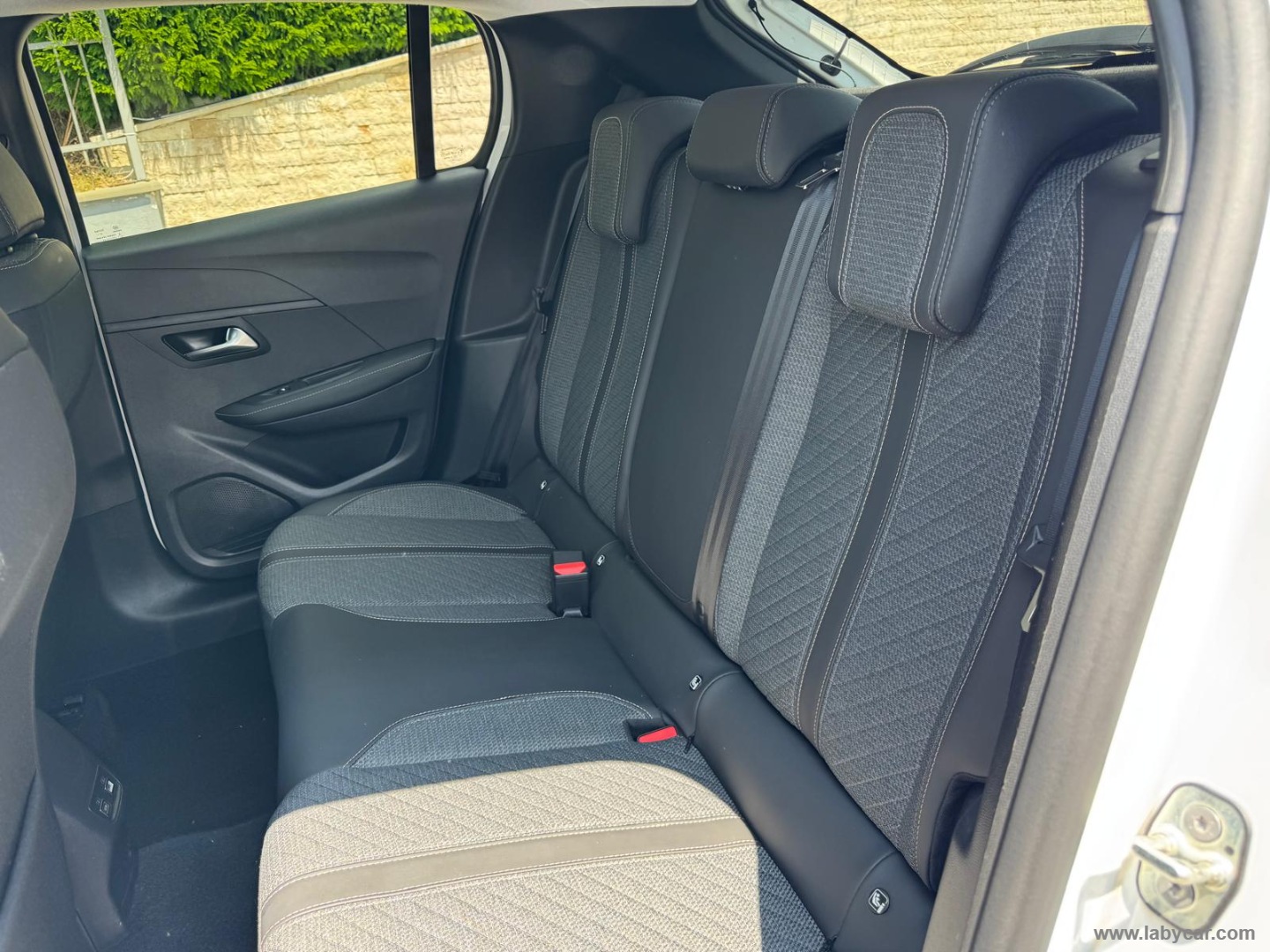 Peugeot 208 Hybrid 110 e-DCS6 Allure - Immagine 11