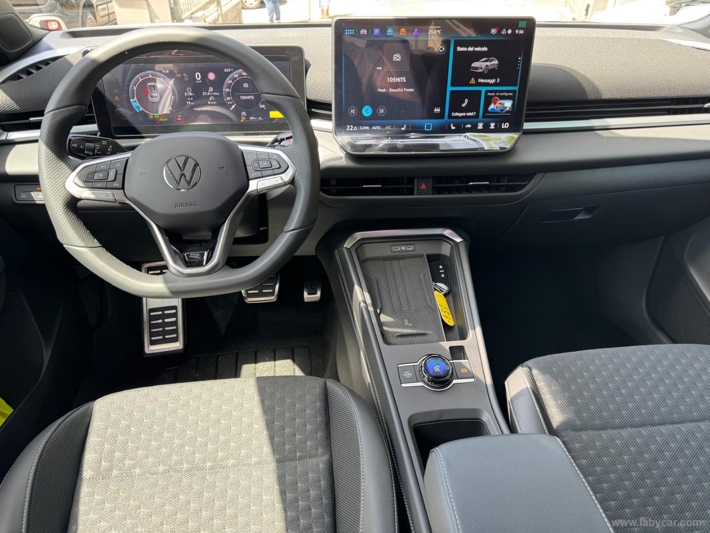 Volkswagen T-Roc 1.5 eTSI ACT 150 CV DSG R-Line - Immagine 11