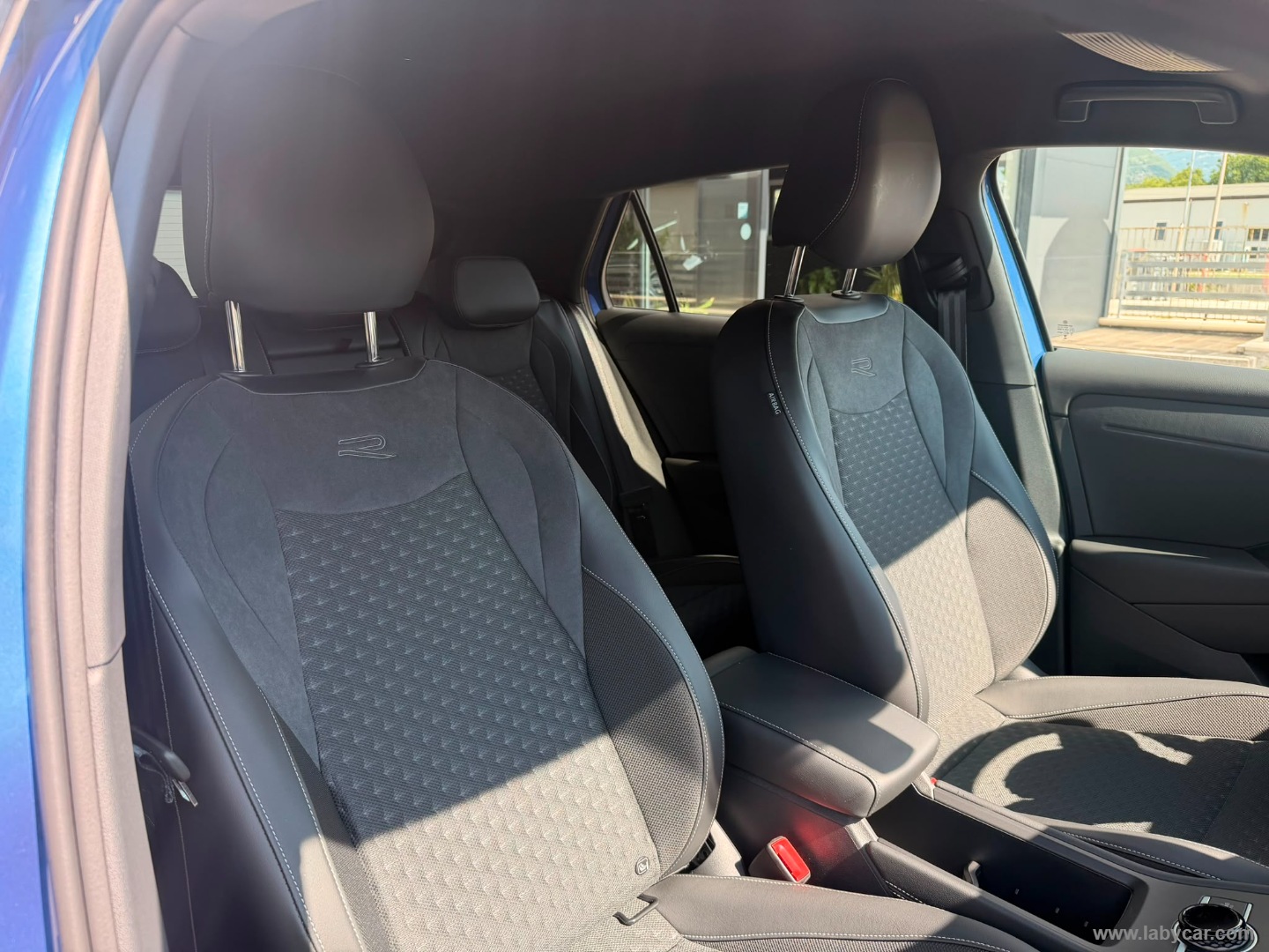 Volkswagen T-Roc 1.5 eTSI ACT 150 CV DSG R-Line - Immagine 11