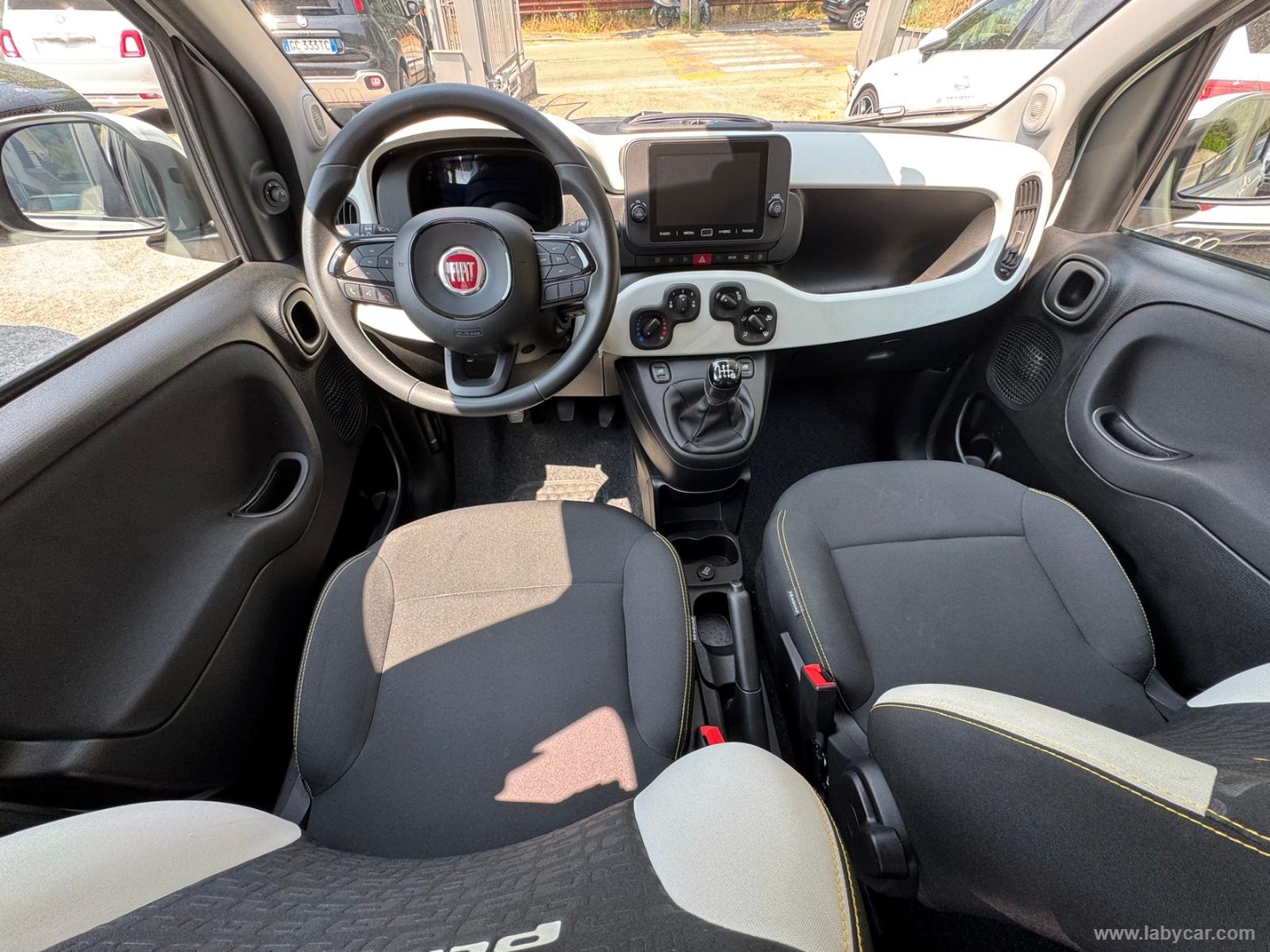 Fiat Panda 1.0 FireFly S&S Hybrid Pandina - Immagine 11