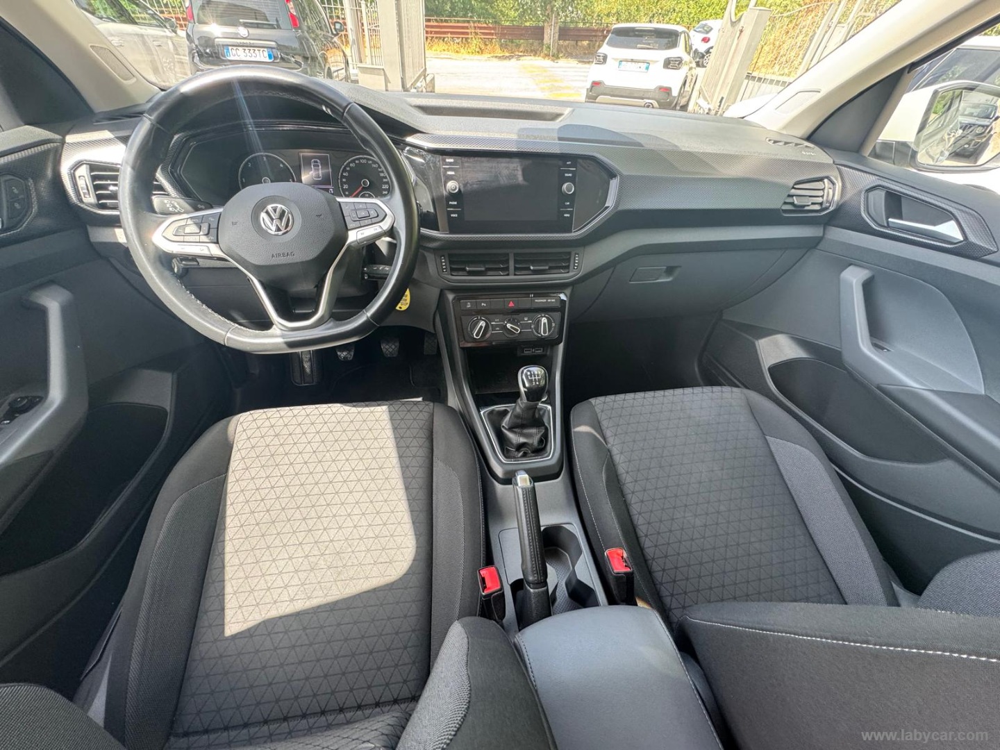 Volkswagen T-Cross 1.6 TDI Style BMT - Immagine 11